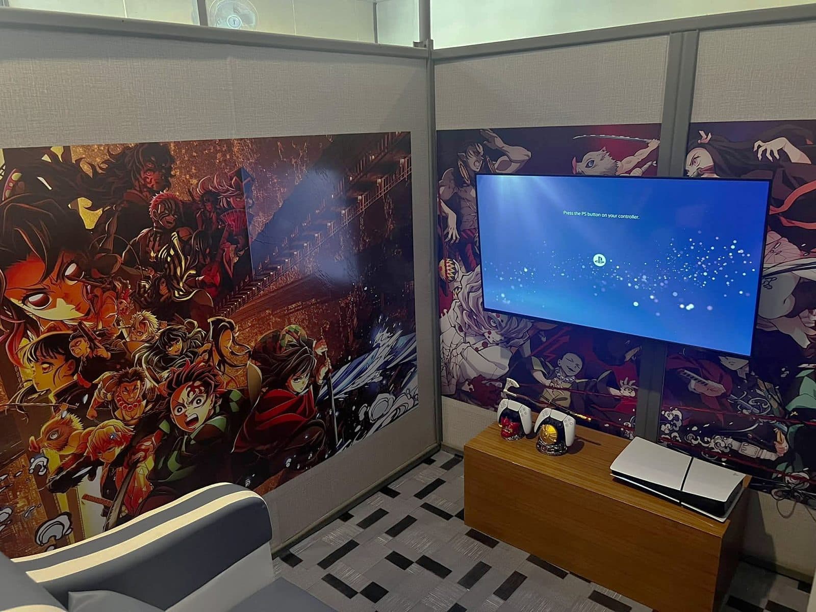The private VIP room with a PS5 and a large screen